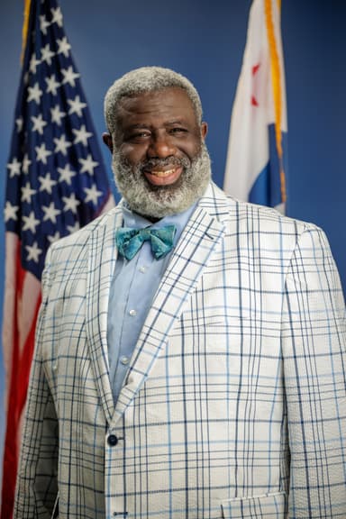 Dr. Oliver Davis
