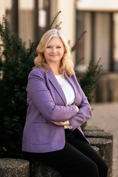 Lisa Field